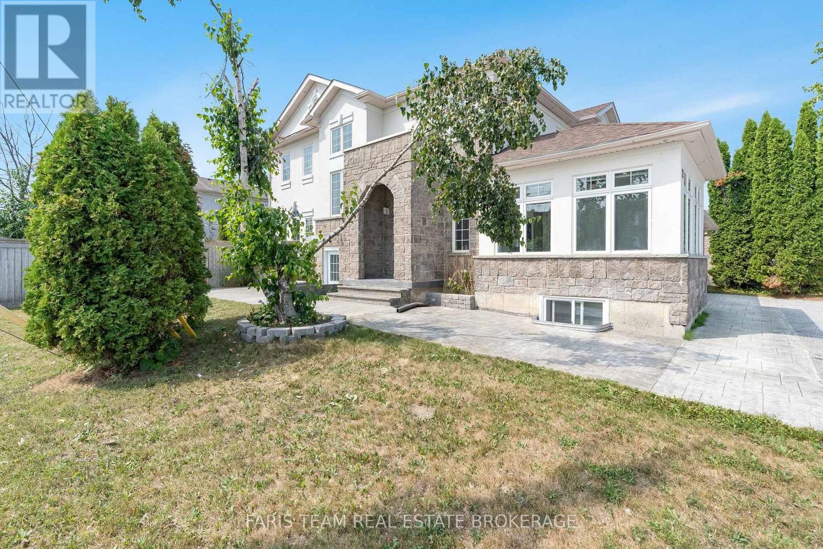 2 Vanessa Dr, Orillia, ON L3V 7Y8