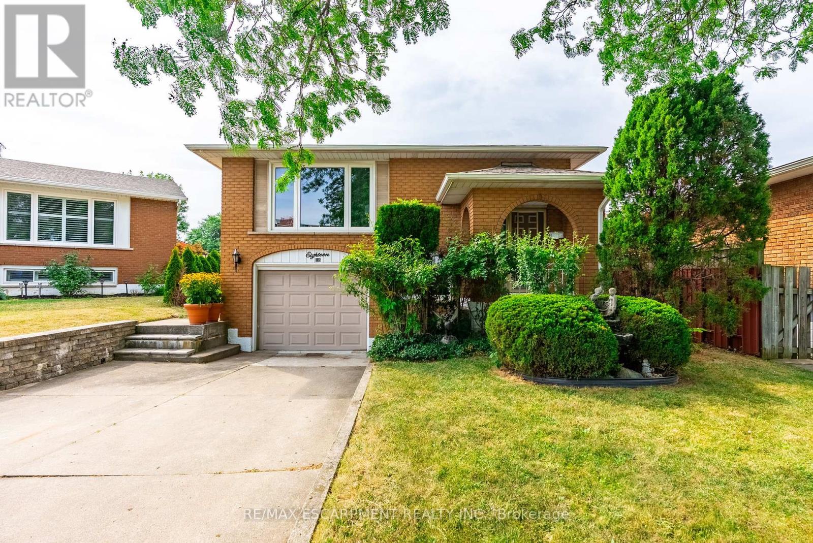 18 Renner Ct, Hamilton, ON L8K 6J4