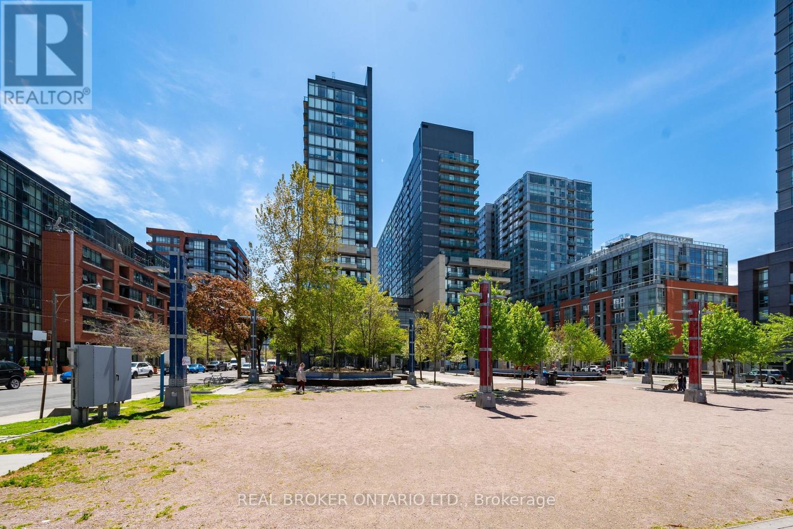 908 Unit 36 Lisgar St #e, Toronto, ON M4C 5P8