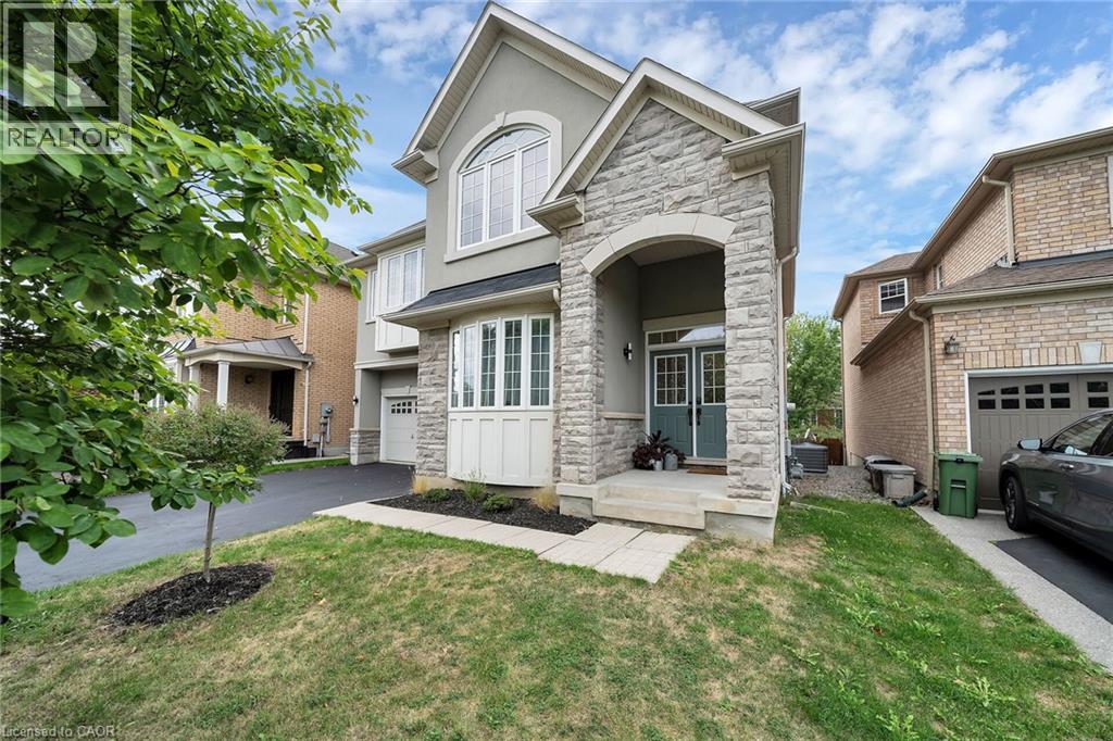 48 Montreal Cir, Hamilton, ON L8E 0E1
