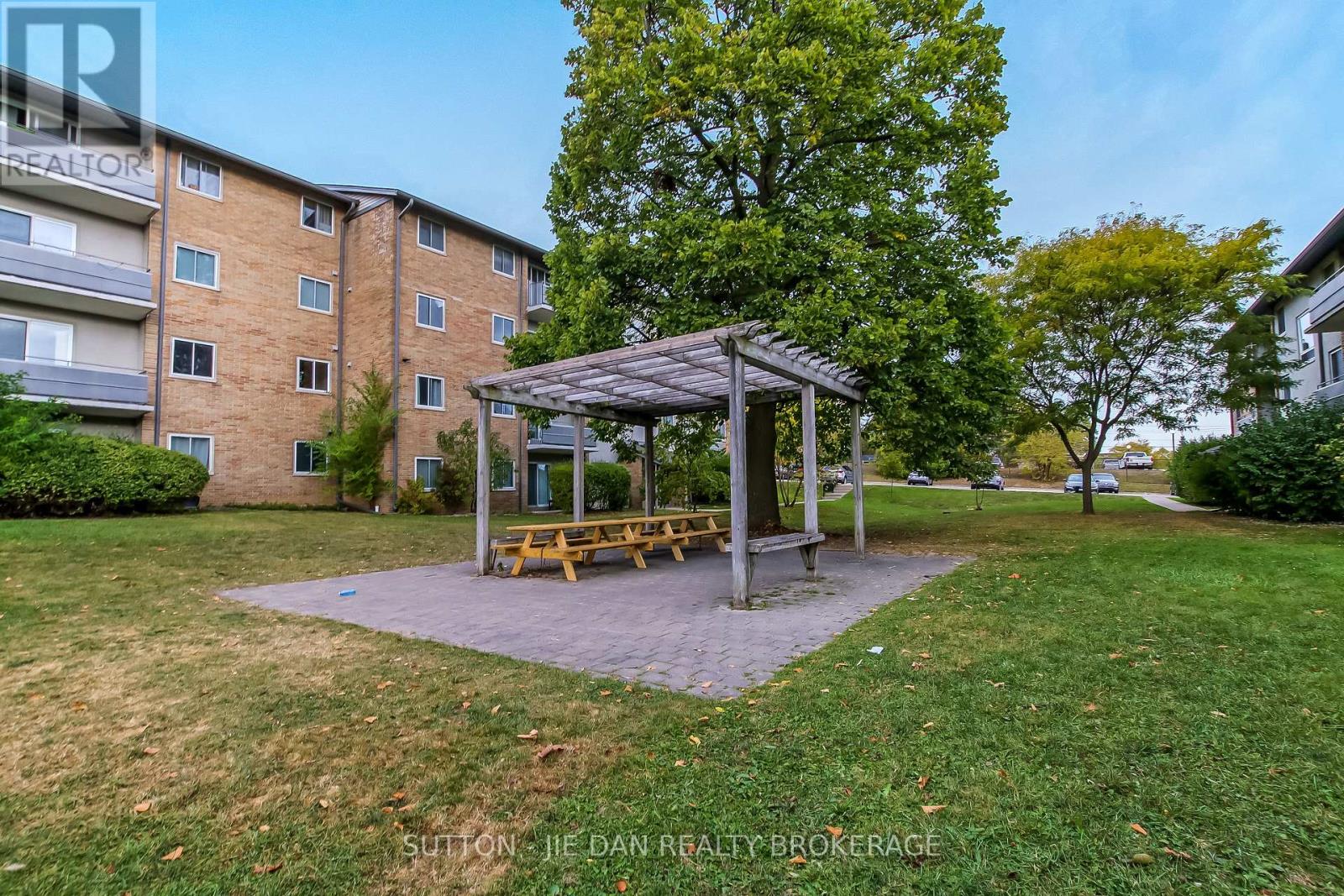 11 635 Wonderland Rd S, London, ON N6K 1M1