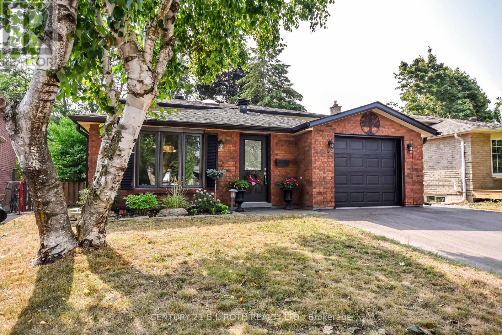 49 Ridgeway Ave, Barrie, ON L4N 5M2
