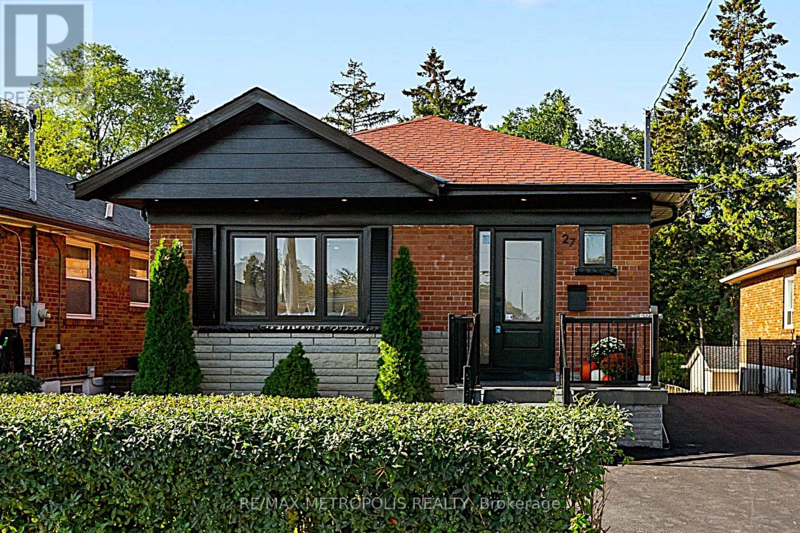 27 Gully Dr, Toronto Bendale, ON M1K 4W3