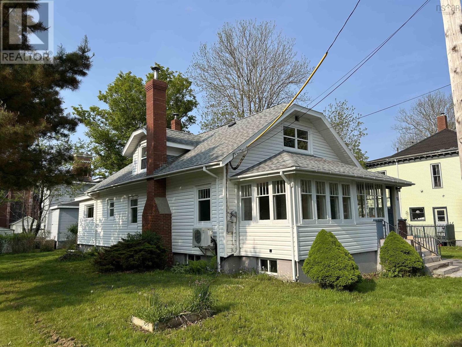 25 Cumberland St, Yarmouth, NS B5A 1C9