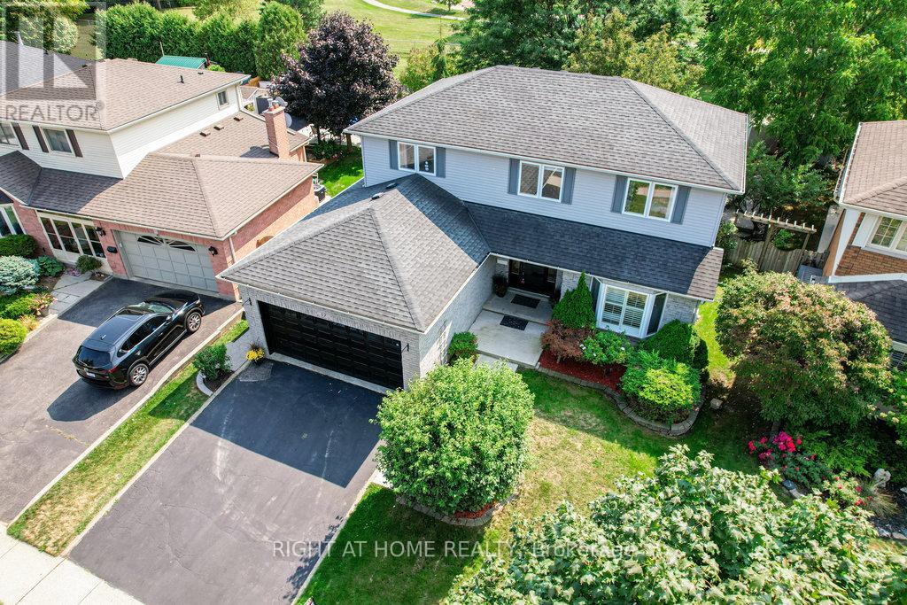 47 Blackfriar Ln, Brantford, ON N3R 7M2