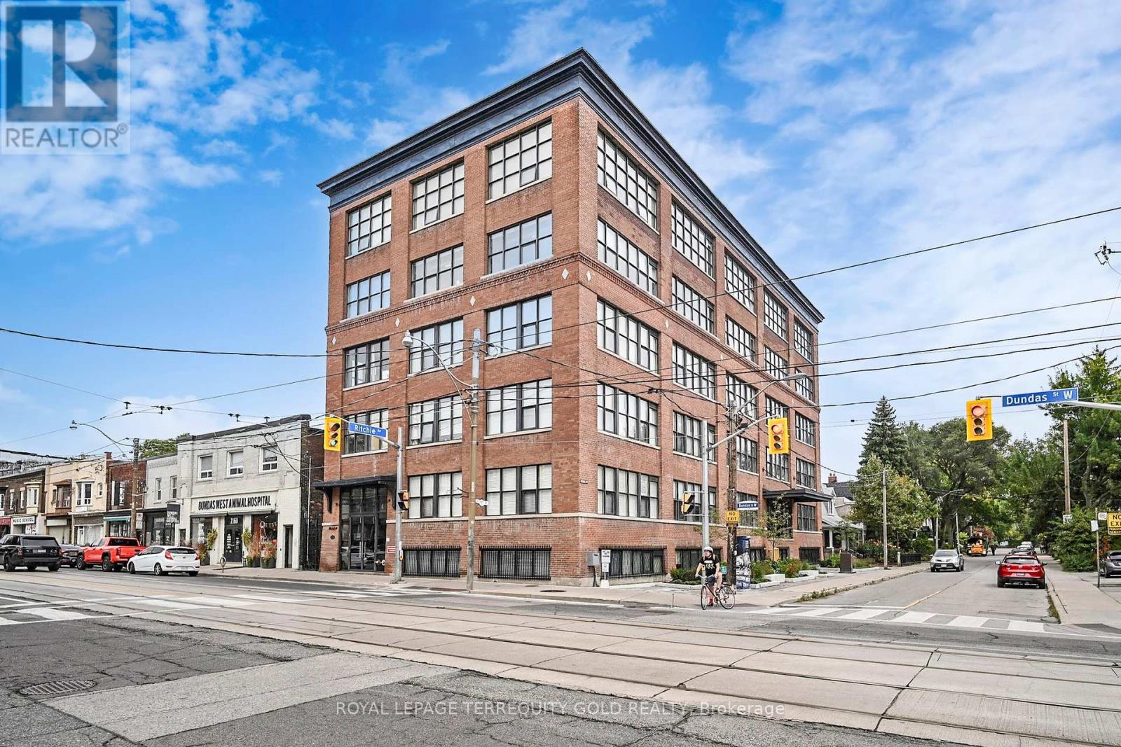 107 2154 Dundas St W, Toronto, ON M6R 1X3