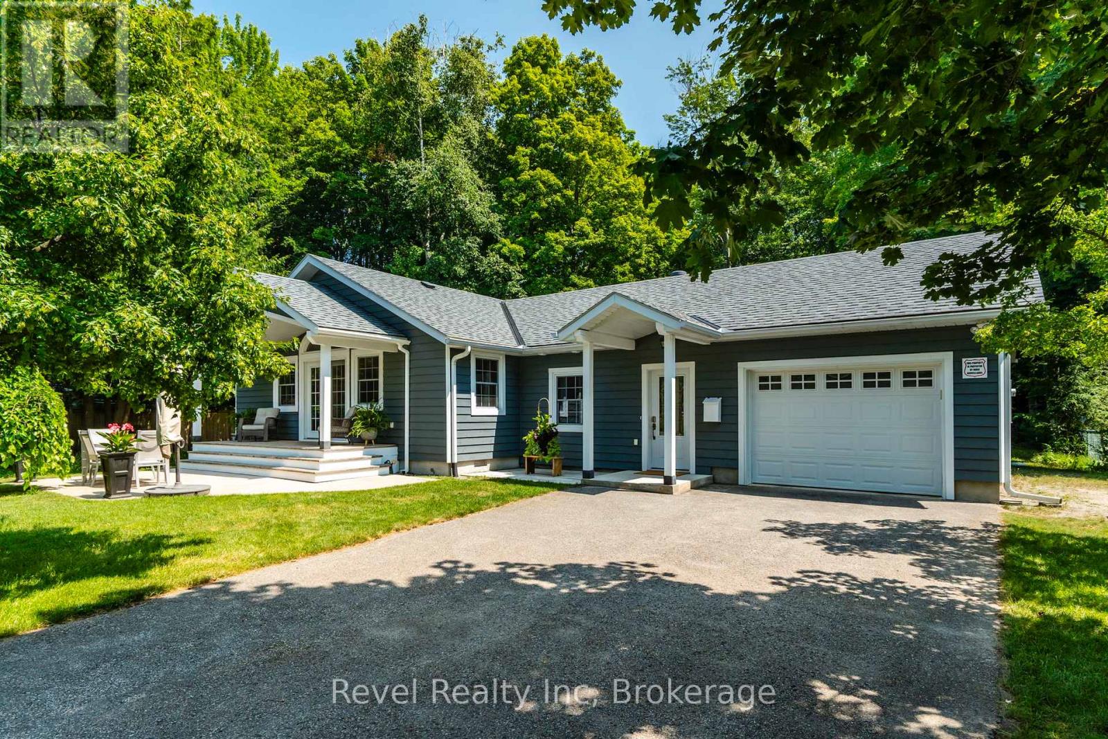 33 Belcourt Cres, Tiny, ON L9M 0M7