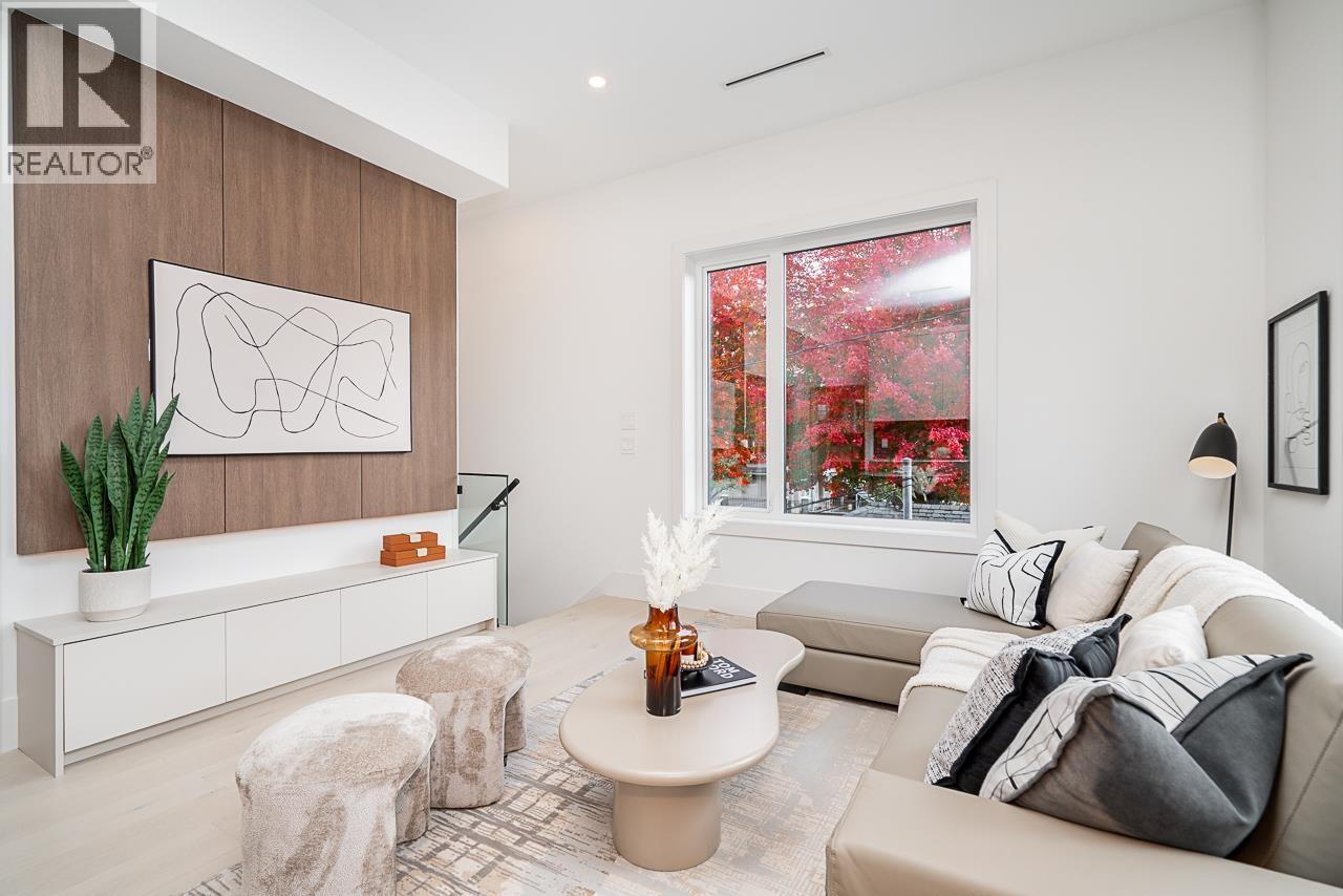 2462 Adanac St, Vancouver, BC V5K 2M4