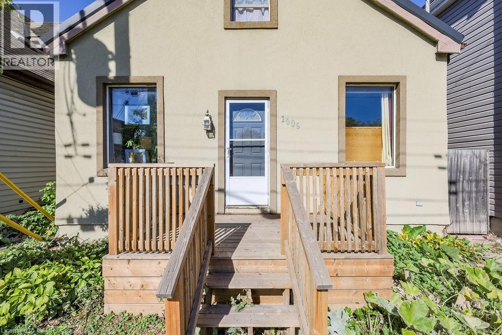 1009 Cannon St E, Hamilton, ON L8L 2H4