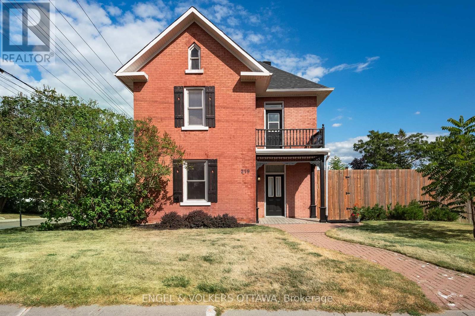 219 John St N, Arnprior, ON K7S 2P2