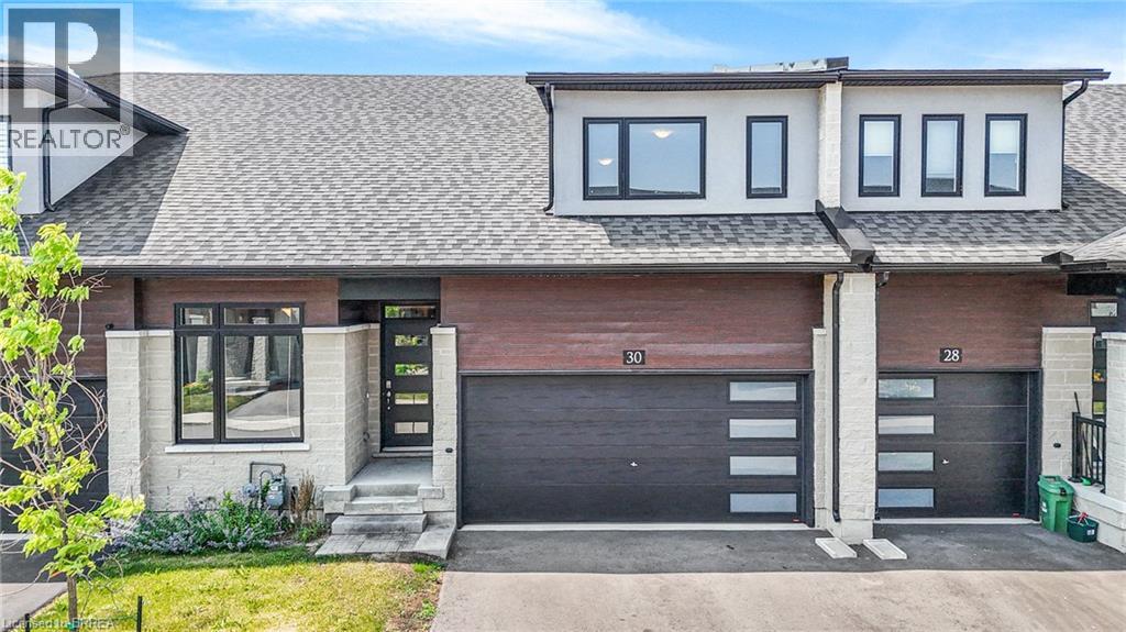 30 Bensley Ln, Hamilton, ON L9C 0E7