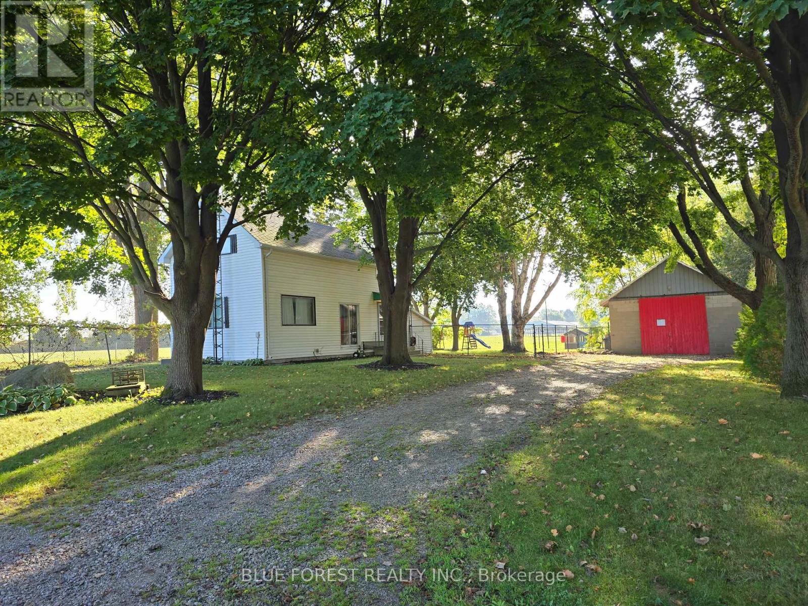 138 Centre Ctr, West Elgin, ON N0L 2C0