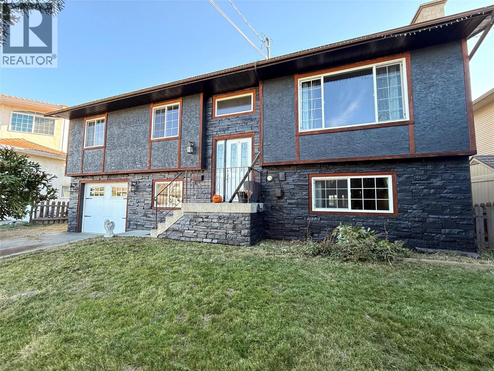 861 Nicolani St, Kamloops, BC V2B 8C6