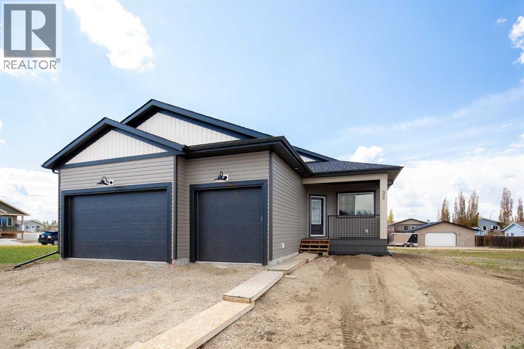 32 Sunrise Cres N, Three Hills, AB T0M 2A0