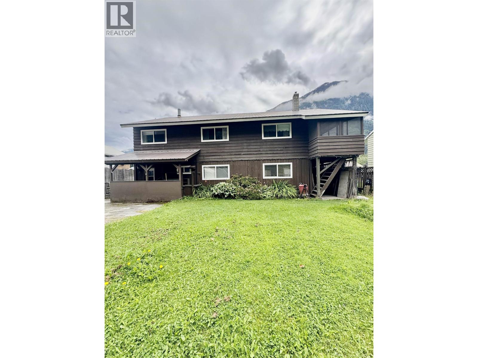 1407 Raven St, Stewart, BC V0T 1W0