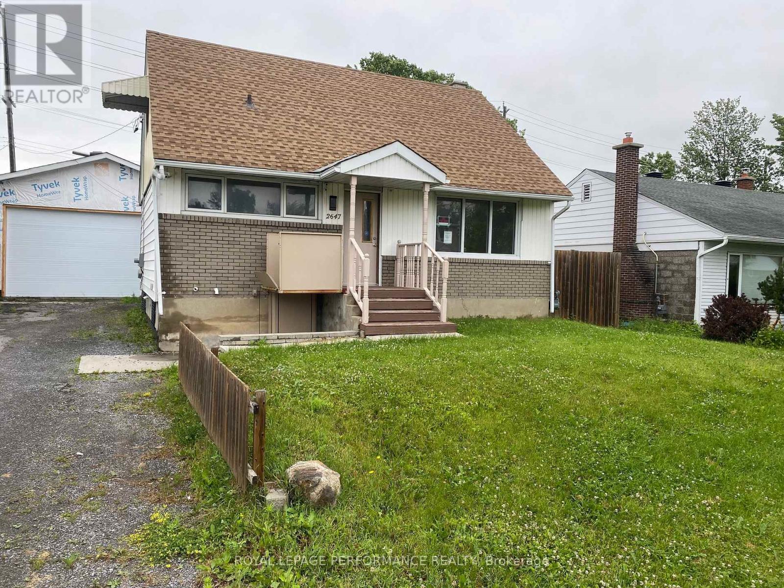 2647 Ayers Ave, Ottawa, ON K1V 7W7