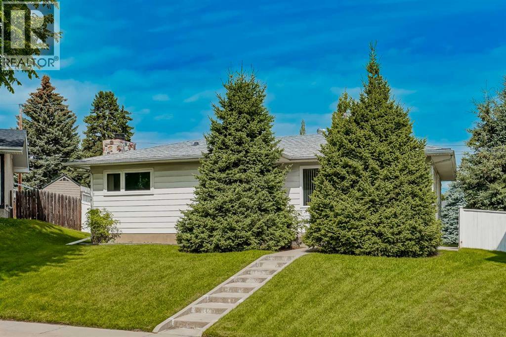 7419 Huntertown Cres NW, Calgary, AB T2K 4K3