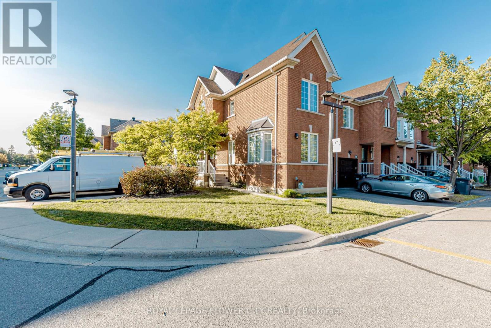 525 Novo Star Dr, Mississauga, ON L5W 1X9