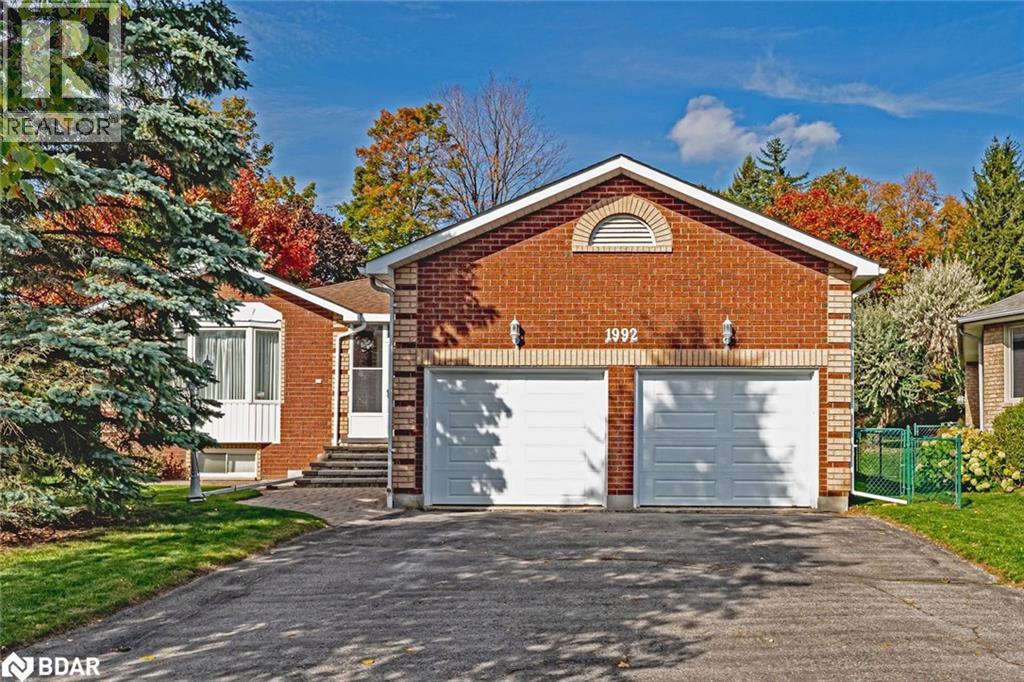 1992 Annecca St, Innisfil, ON L9S 1W8