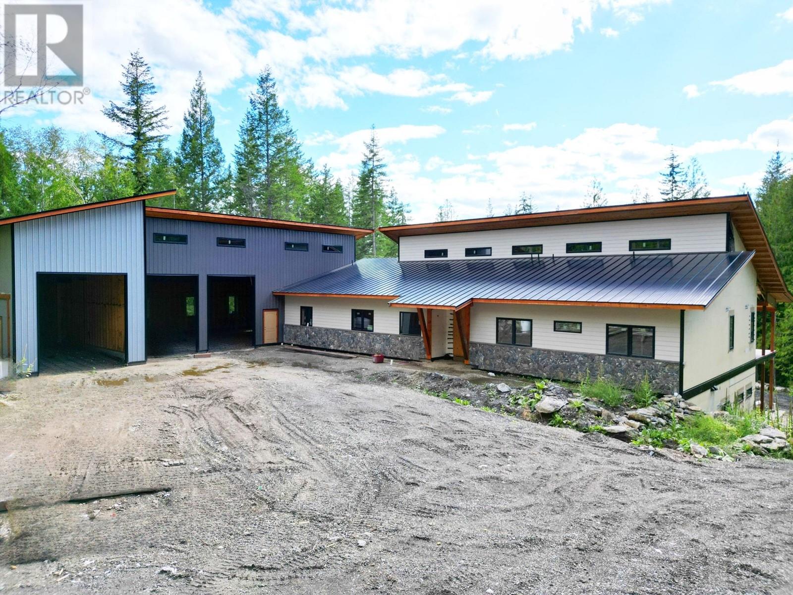 40 Lidstone Rd, Salmon Arm, BC V1E 2Y1