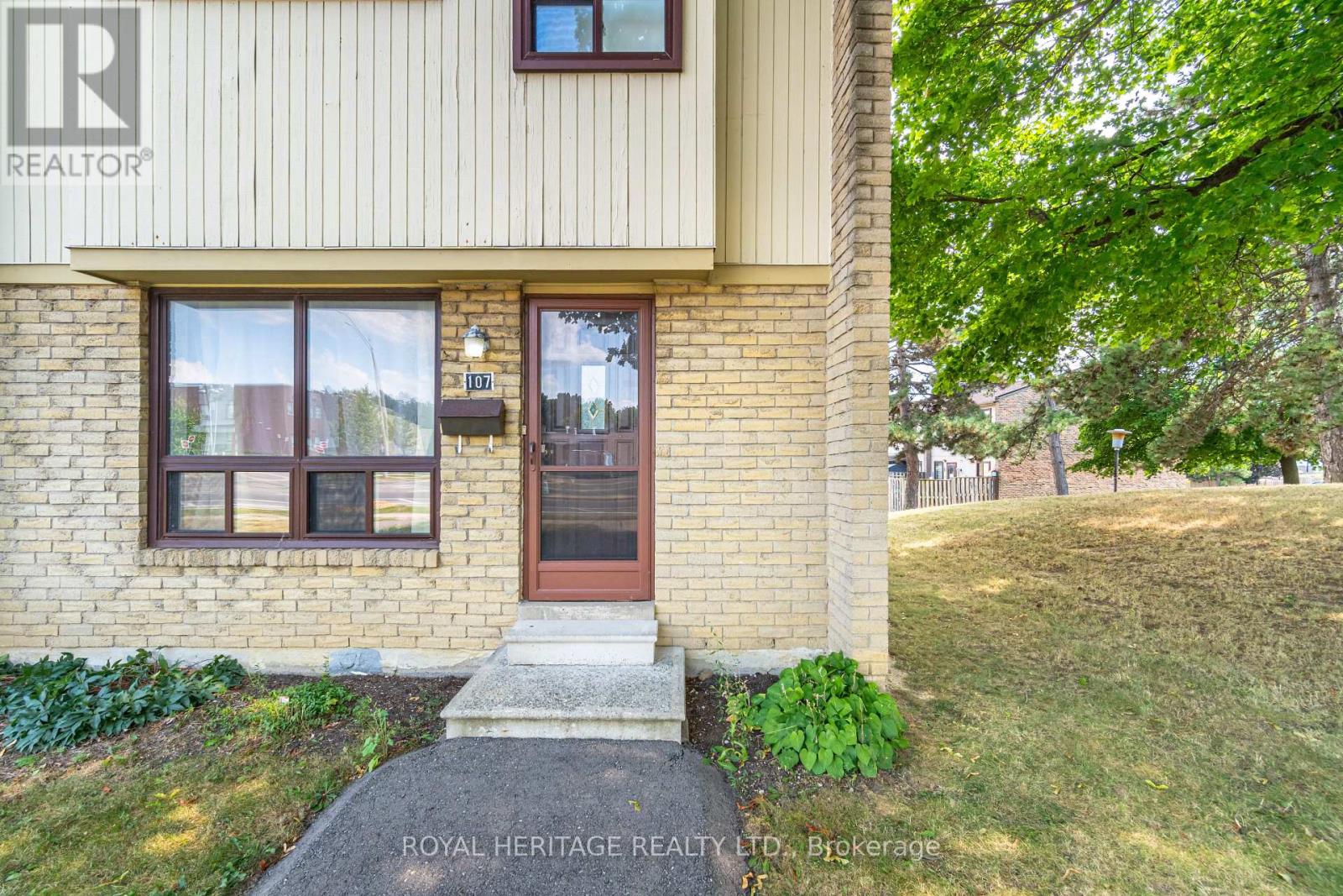 107 Guildford Cres, Brampton, ON L6S 3K2