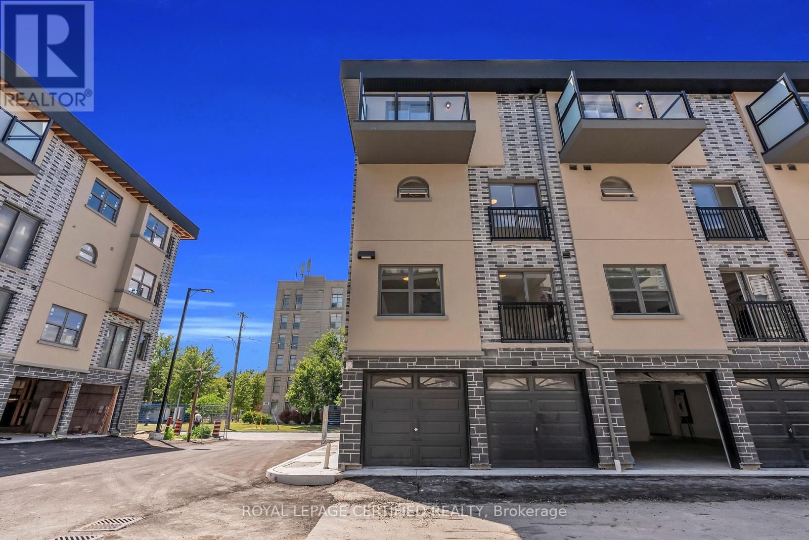 19 400 Mary St E, Whitby, ON L1N 2P8