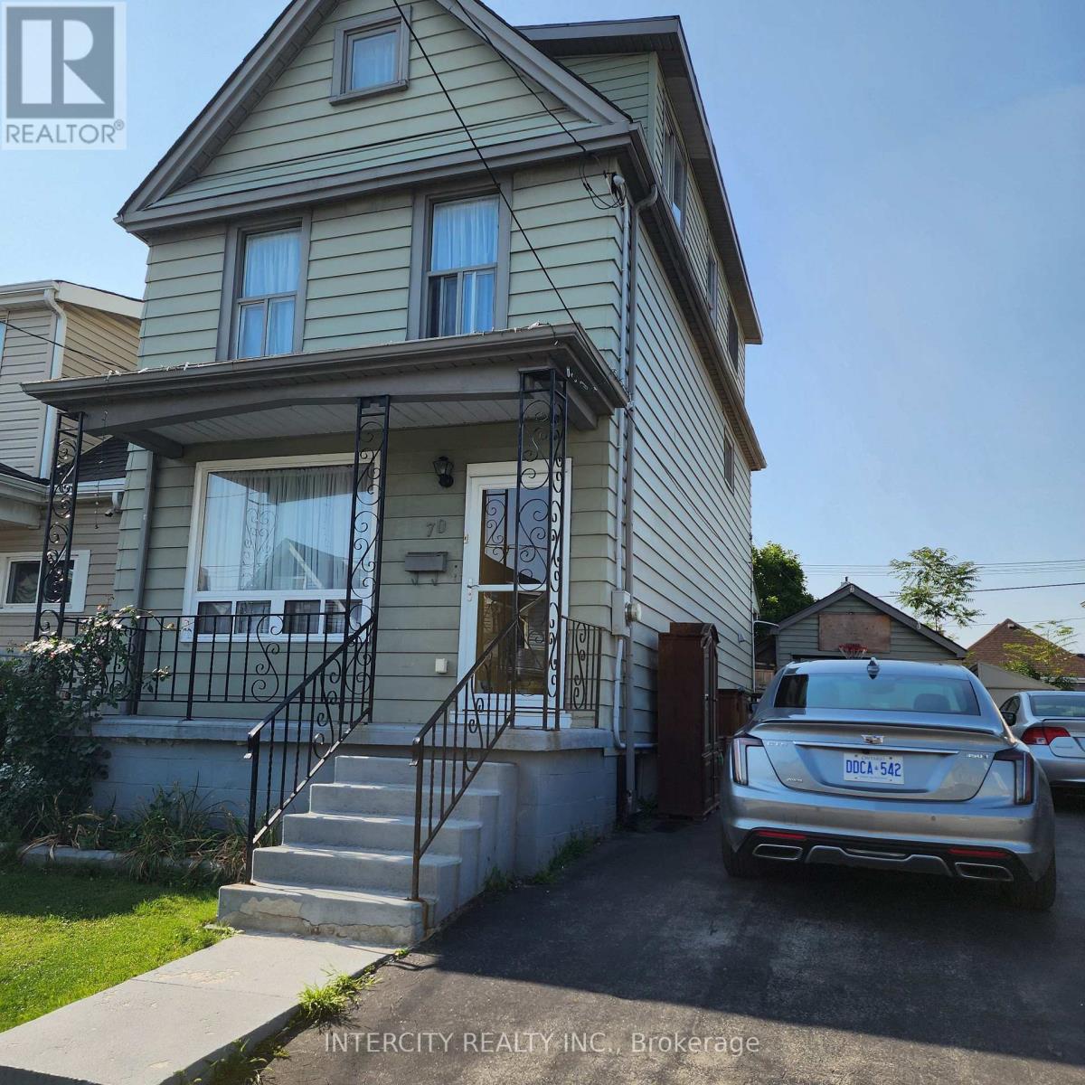 70 Mayflower Ave, Hamilton, ON L8L 2K4