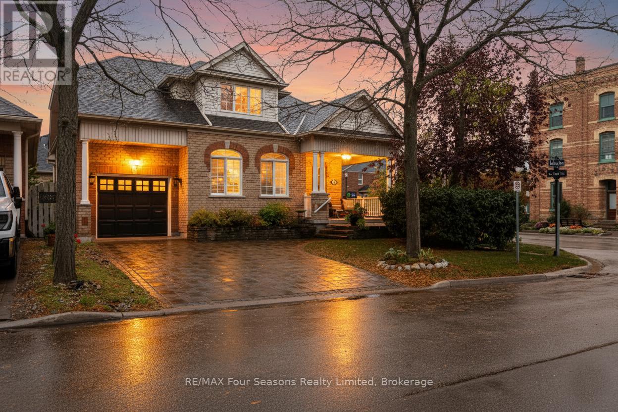2 Callary Cres, Collingwood, ON L9Y 4Y1