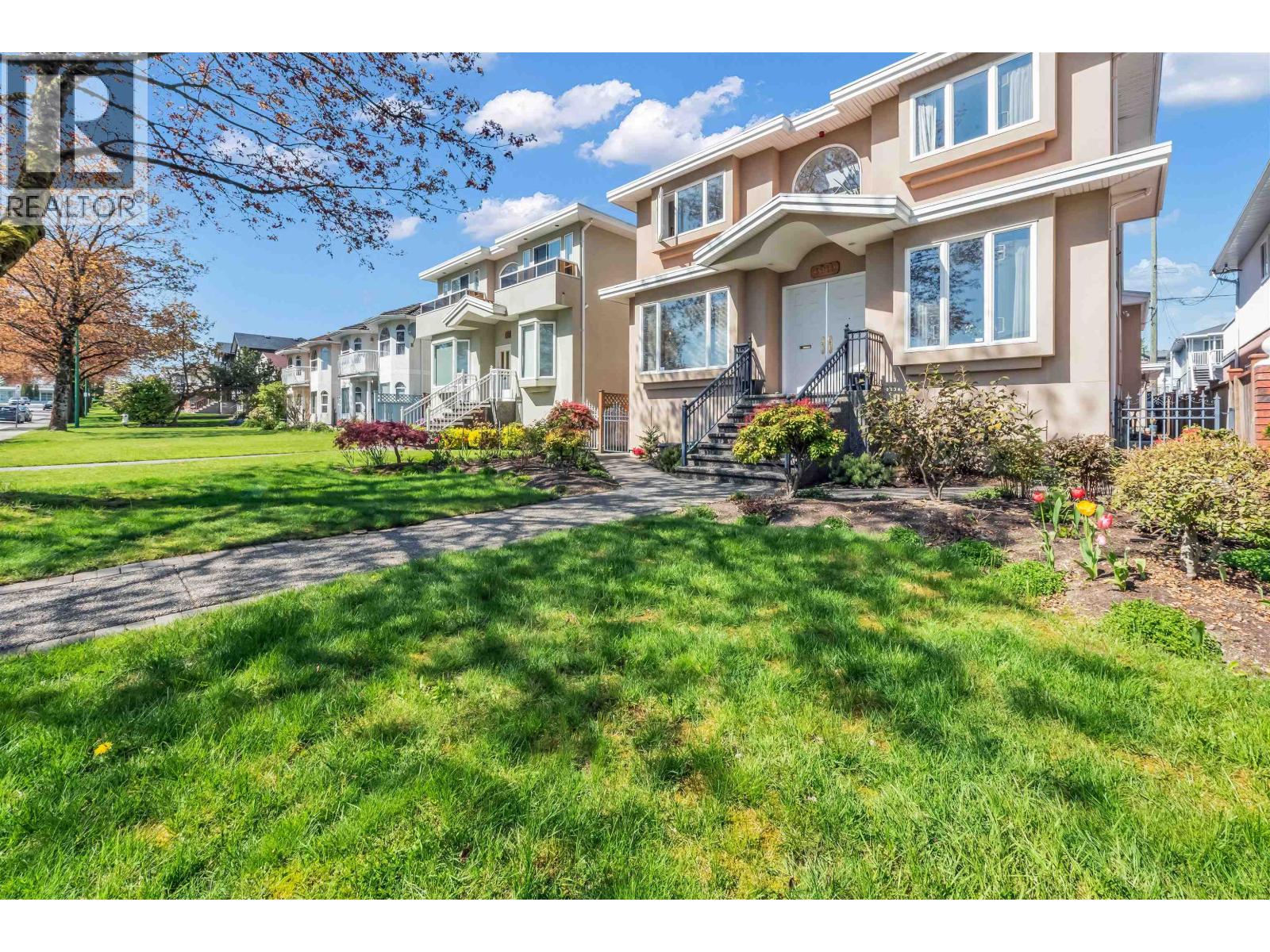3919 Pine St, Burnaby, BC V5G 1Z3