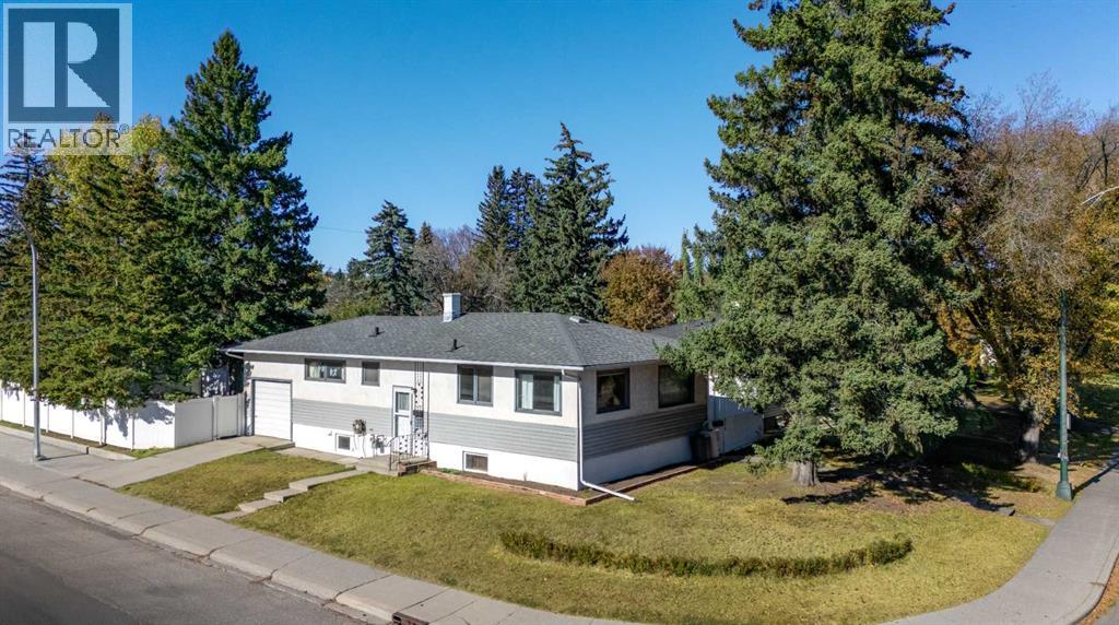 45 Street Sw Unit 839, Calgary, AB T3C 2B6