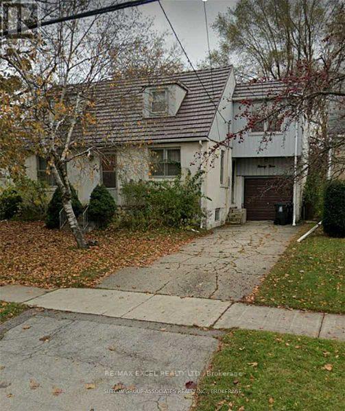 99 Ranee Ave, Toronto, ON M6A 1N1