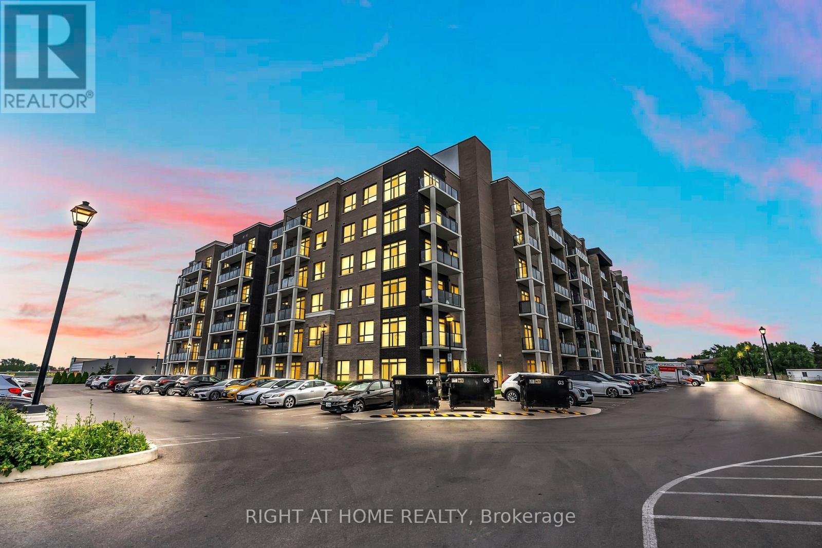 208 5055 Greenlane Rd, Lincoln, ON L3J 2J3