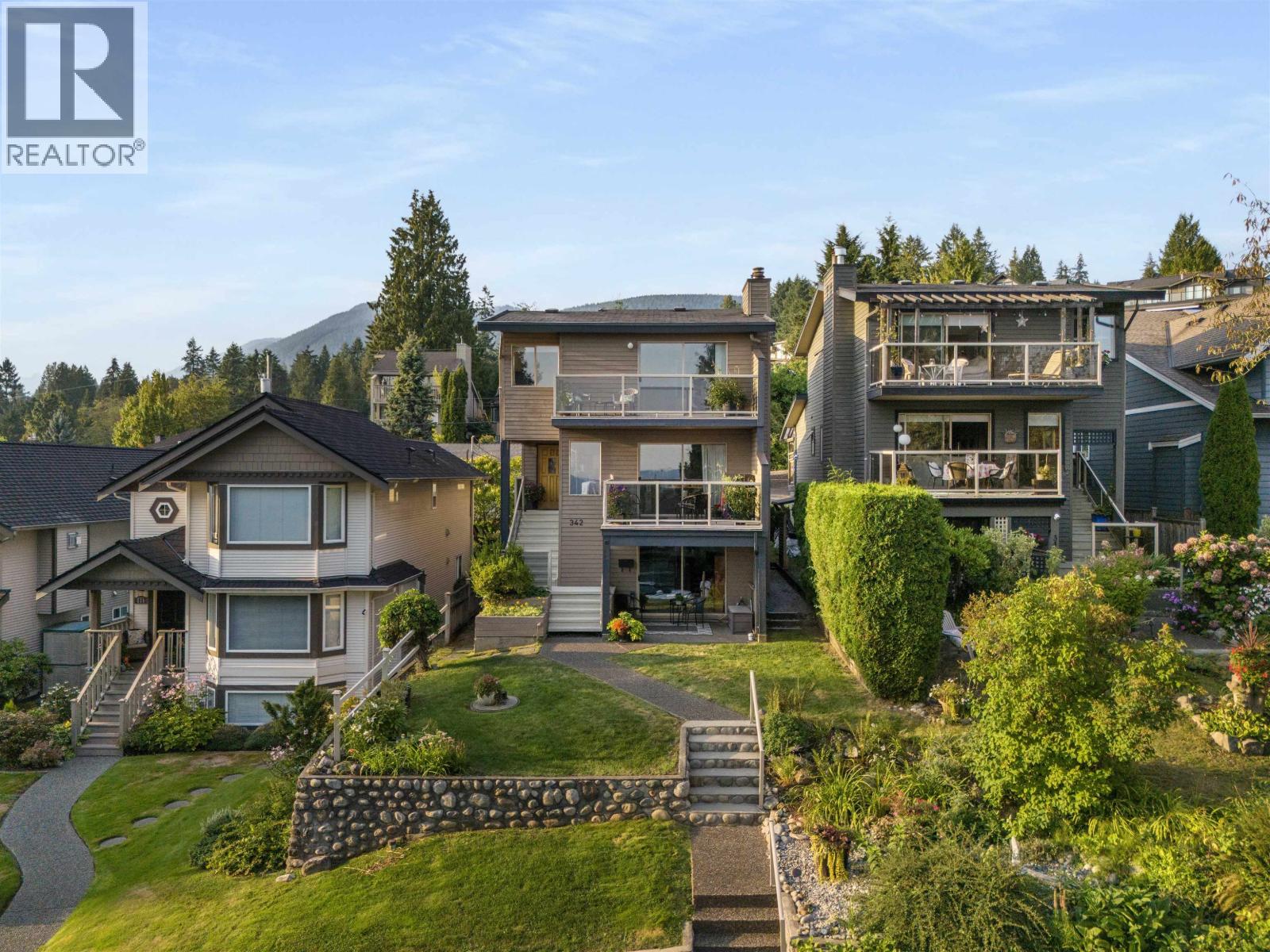 342 E 26th St, North Vancouver, BC V7N 1B1