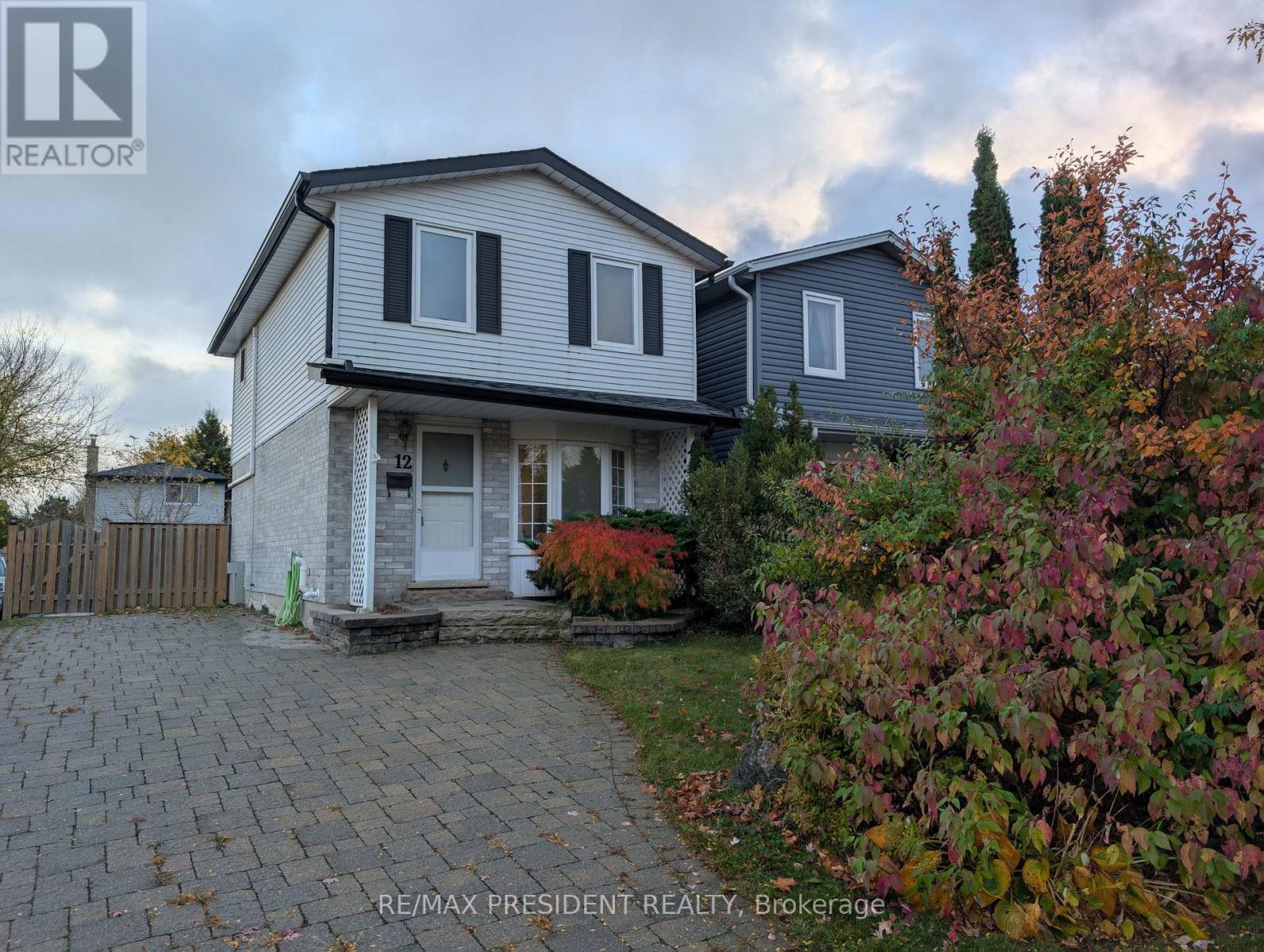 12 Hill St, Halton Hills, ON L7J 2W3