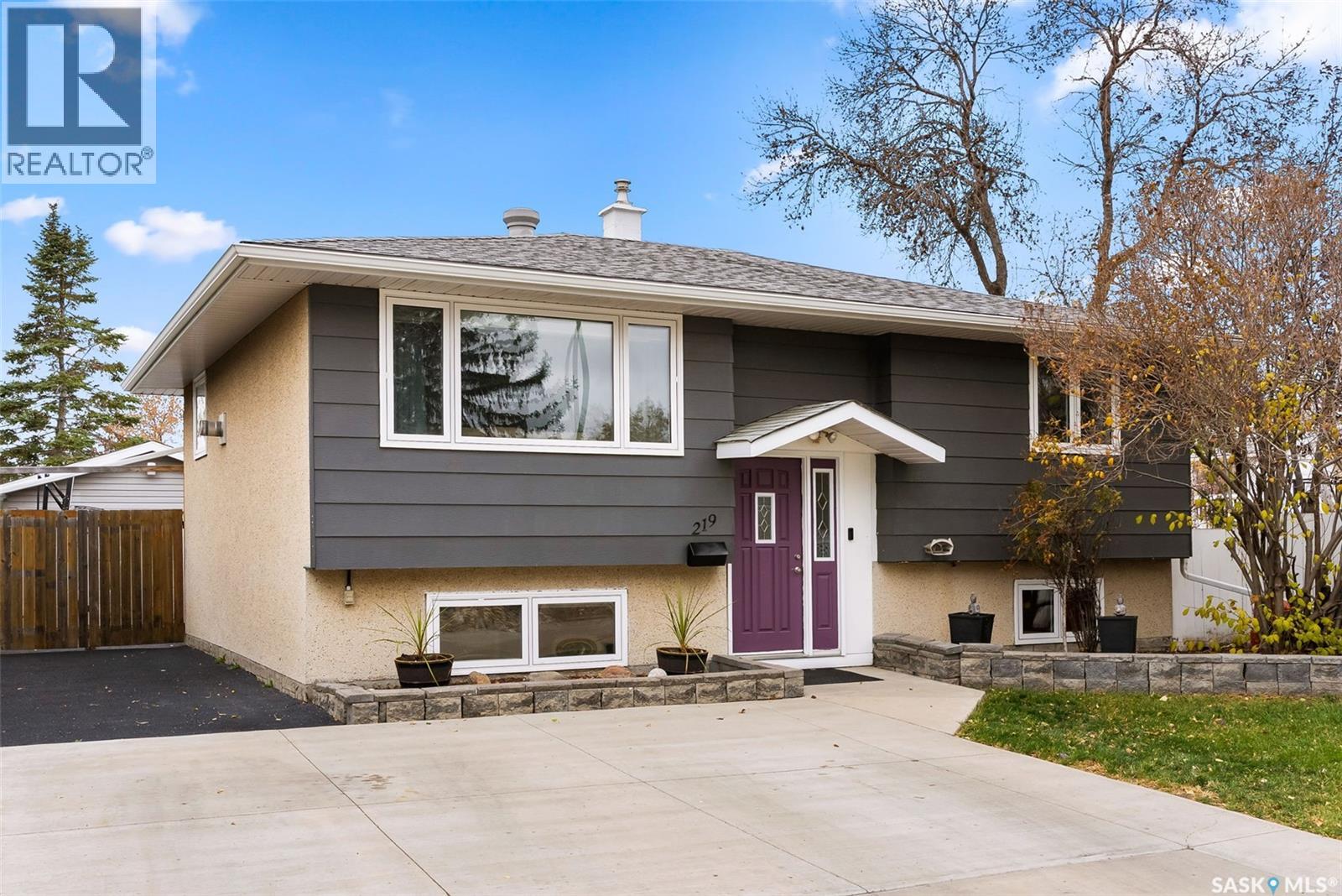 219 Lloyd Cres, Regina, SK S4R 6C2