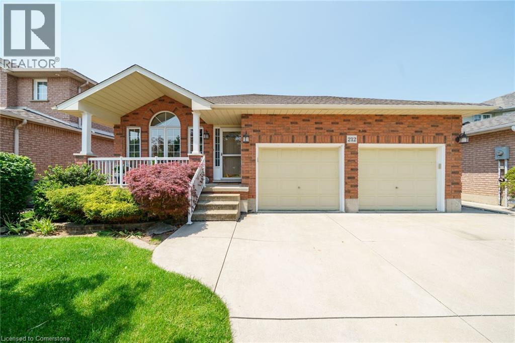 212 Alderlea Ave, Hamilton, ON L9B 1M8