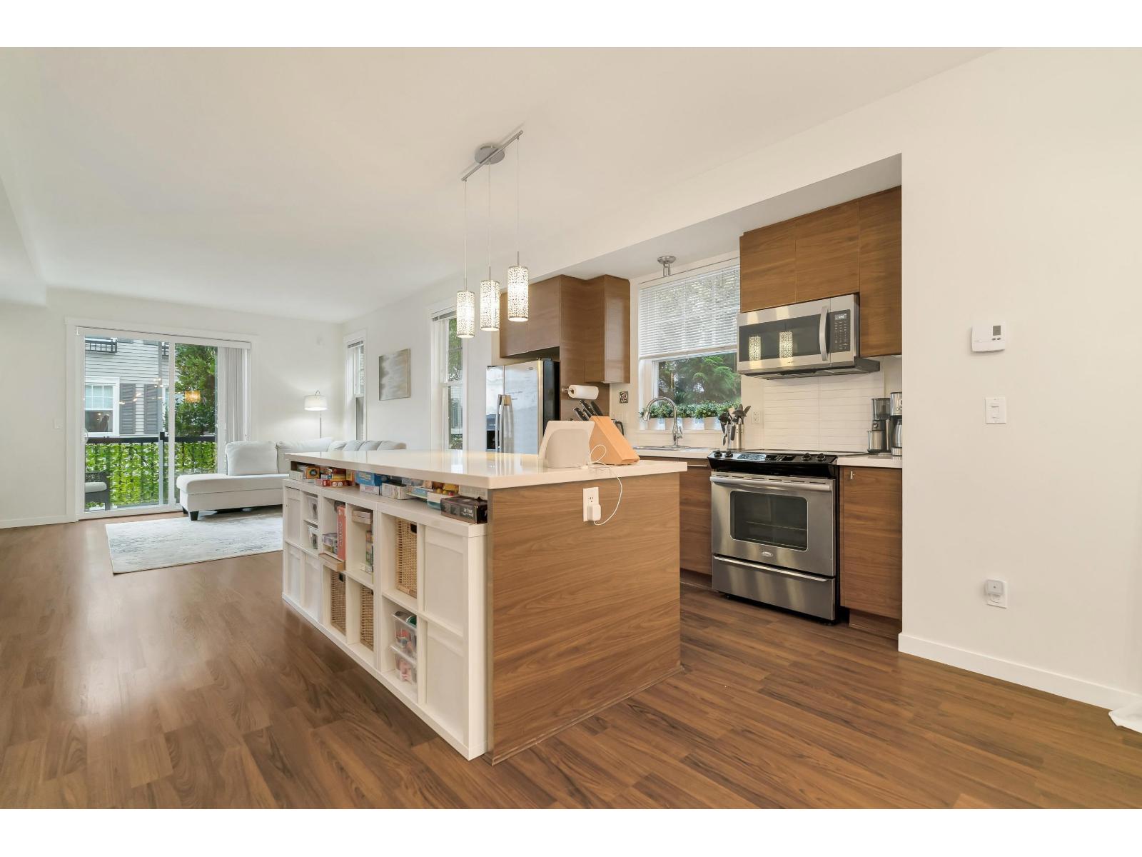 7238 189 Street Unit 8, Surrey, BC V4N 5Y8