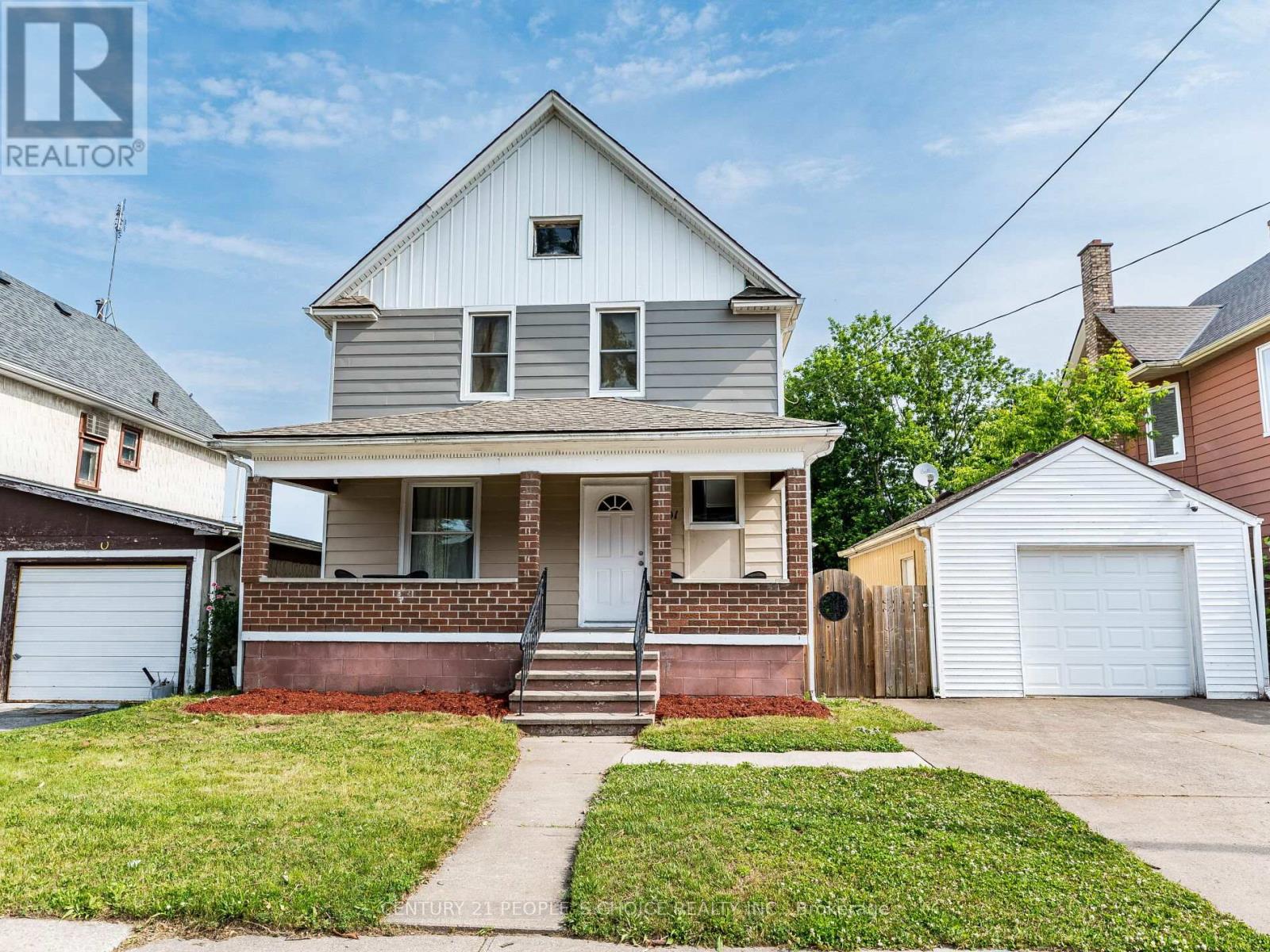 5001 Kitchener St, Niagara Falls Clifton Hill, ON L2G 1A9