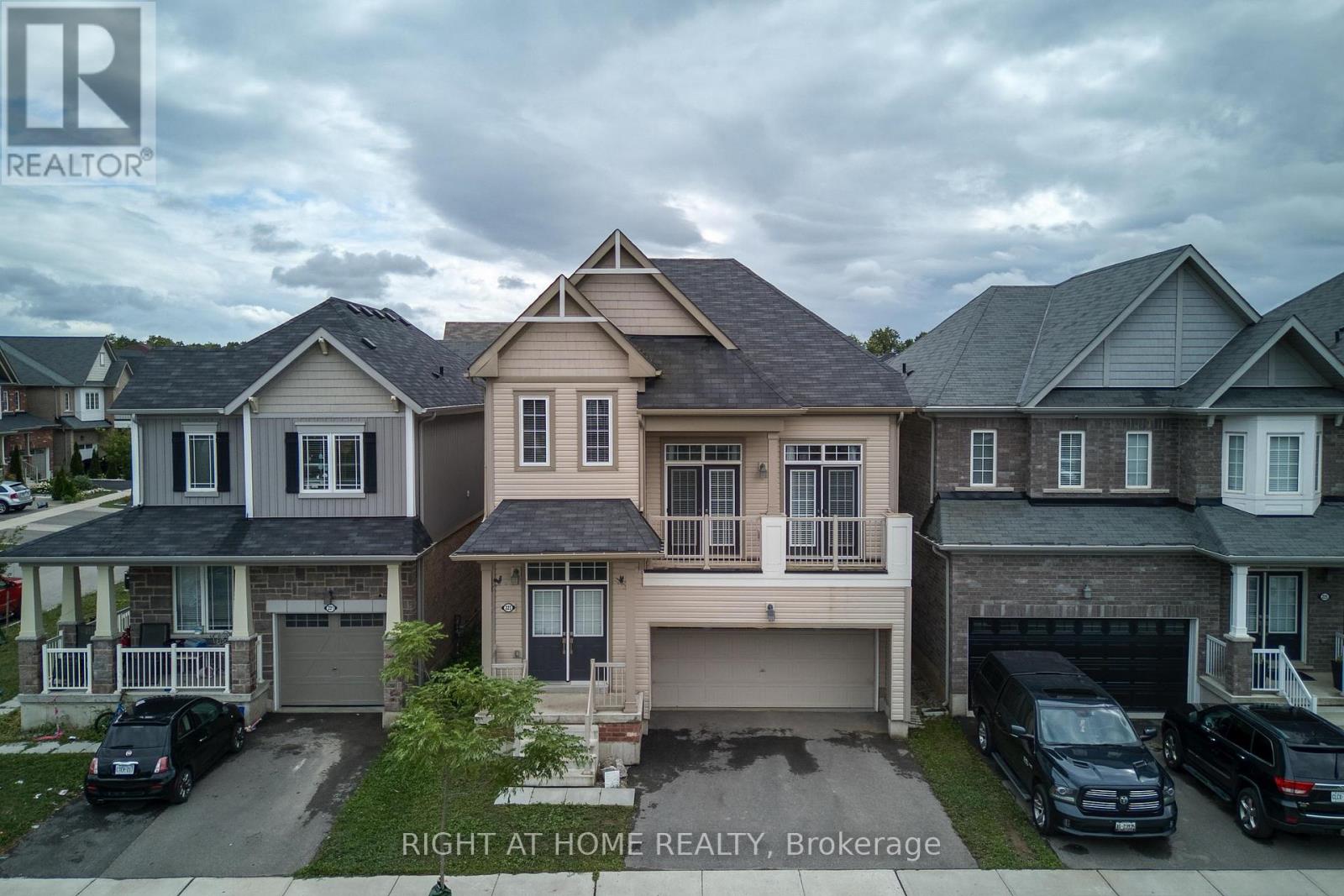 223 Thompson Rd, Haldimand, ON N3W 0C4