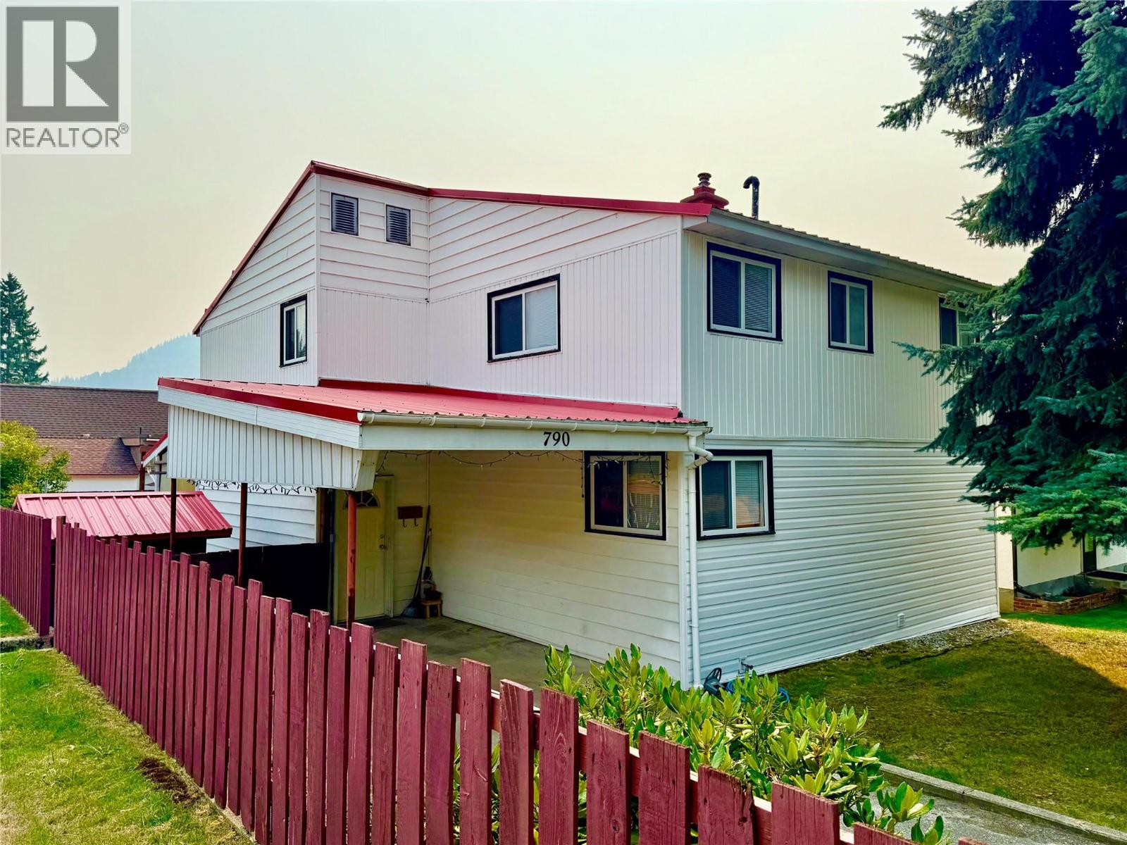 790 Carlyle St, Warfield, BC V1R 2E7
