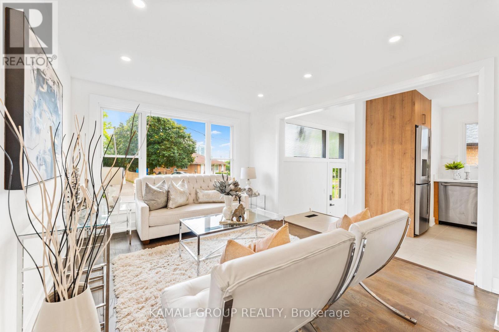 83 Walter Ave, Newmarket, ON L3Y 2T5