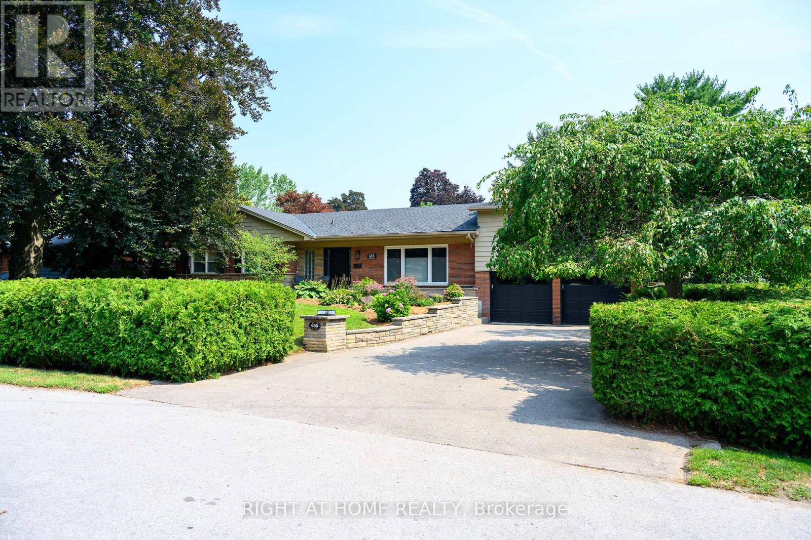 655 Gayne Blvd, Burlington, ON L7T 3V8