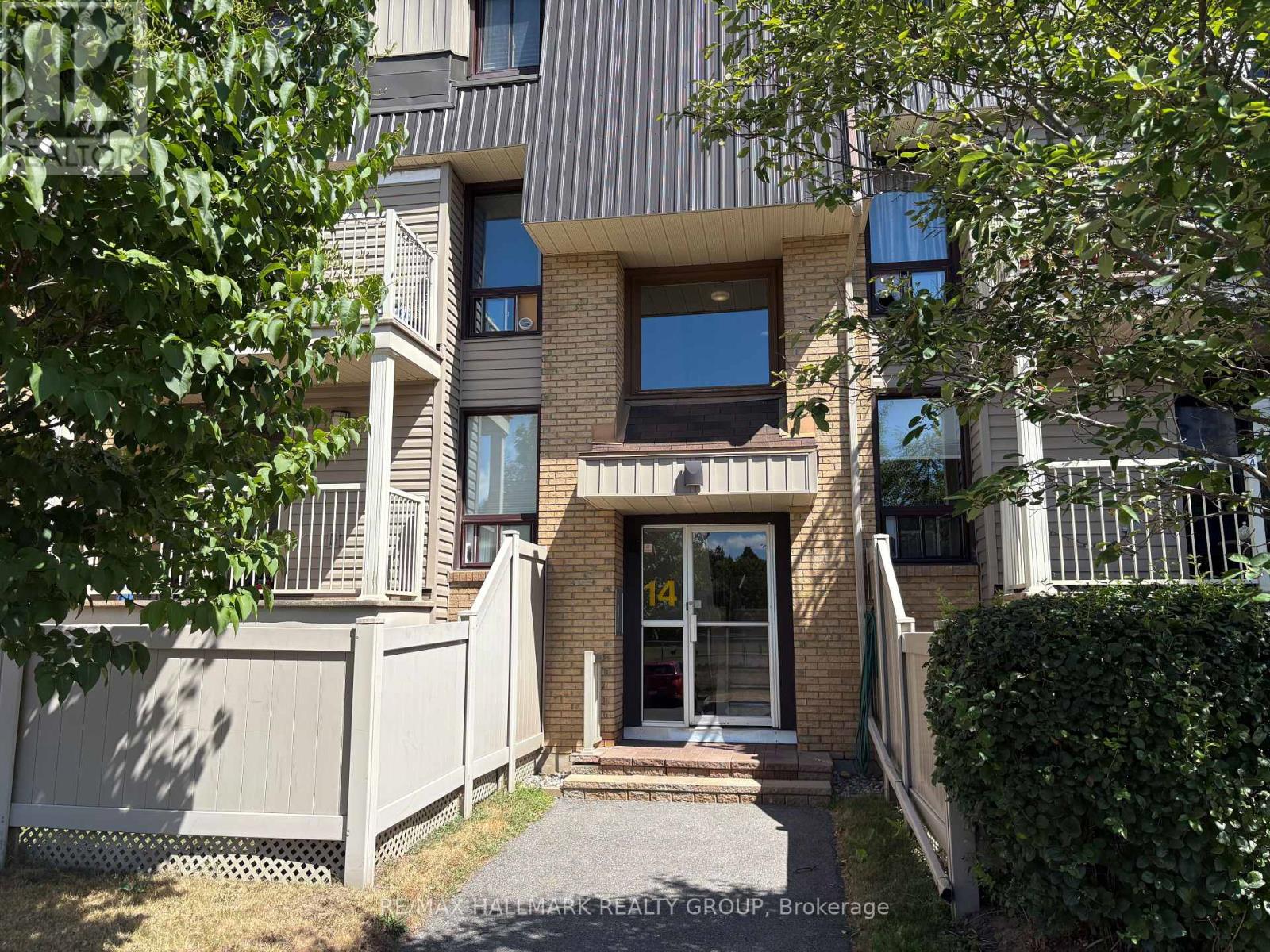 4 14 Sweetbriar Cir, Ottawa, ON K2J 2K4