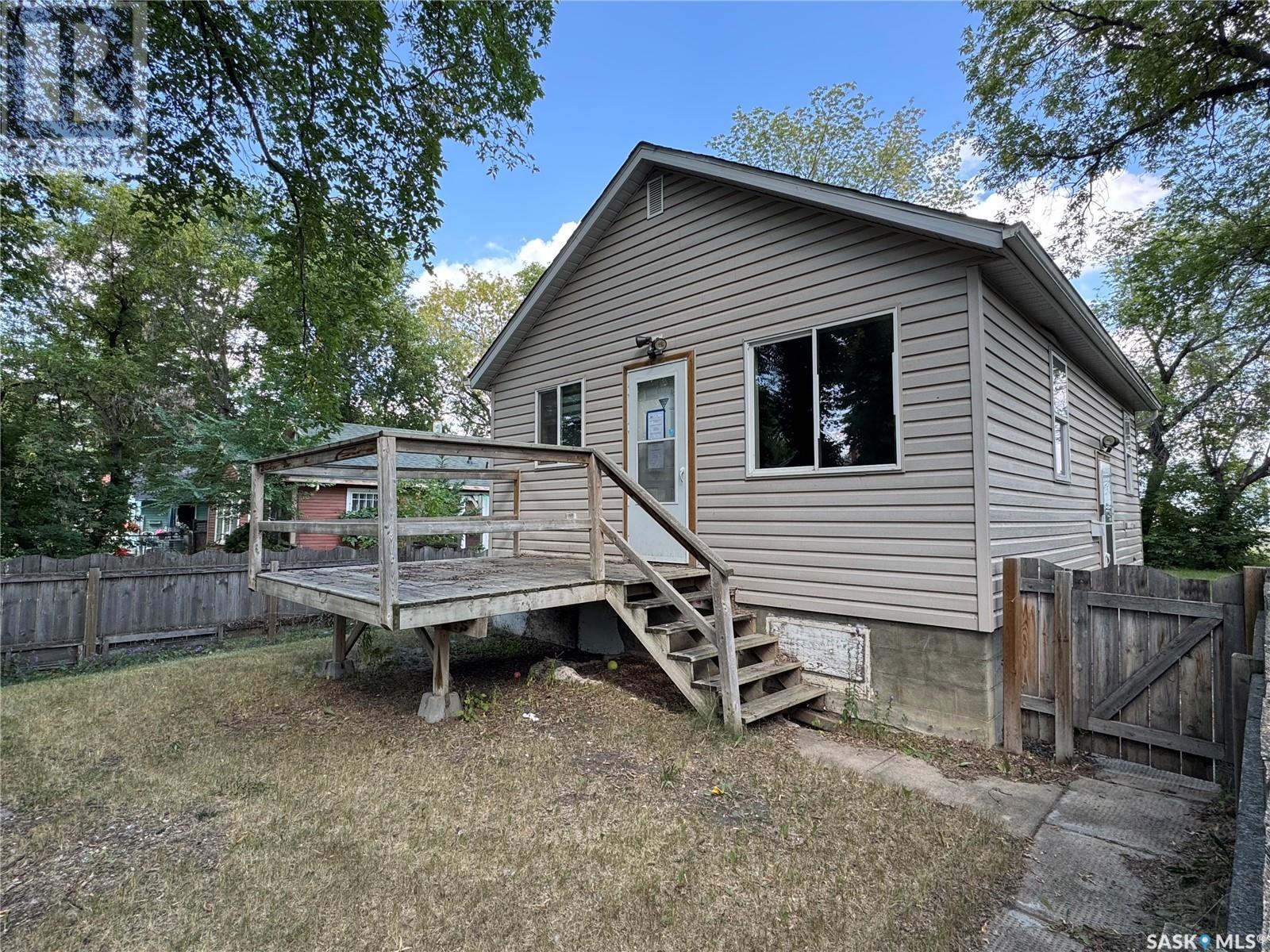 664 17 Street West, Prince Albert, SK S6V 3Y3