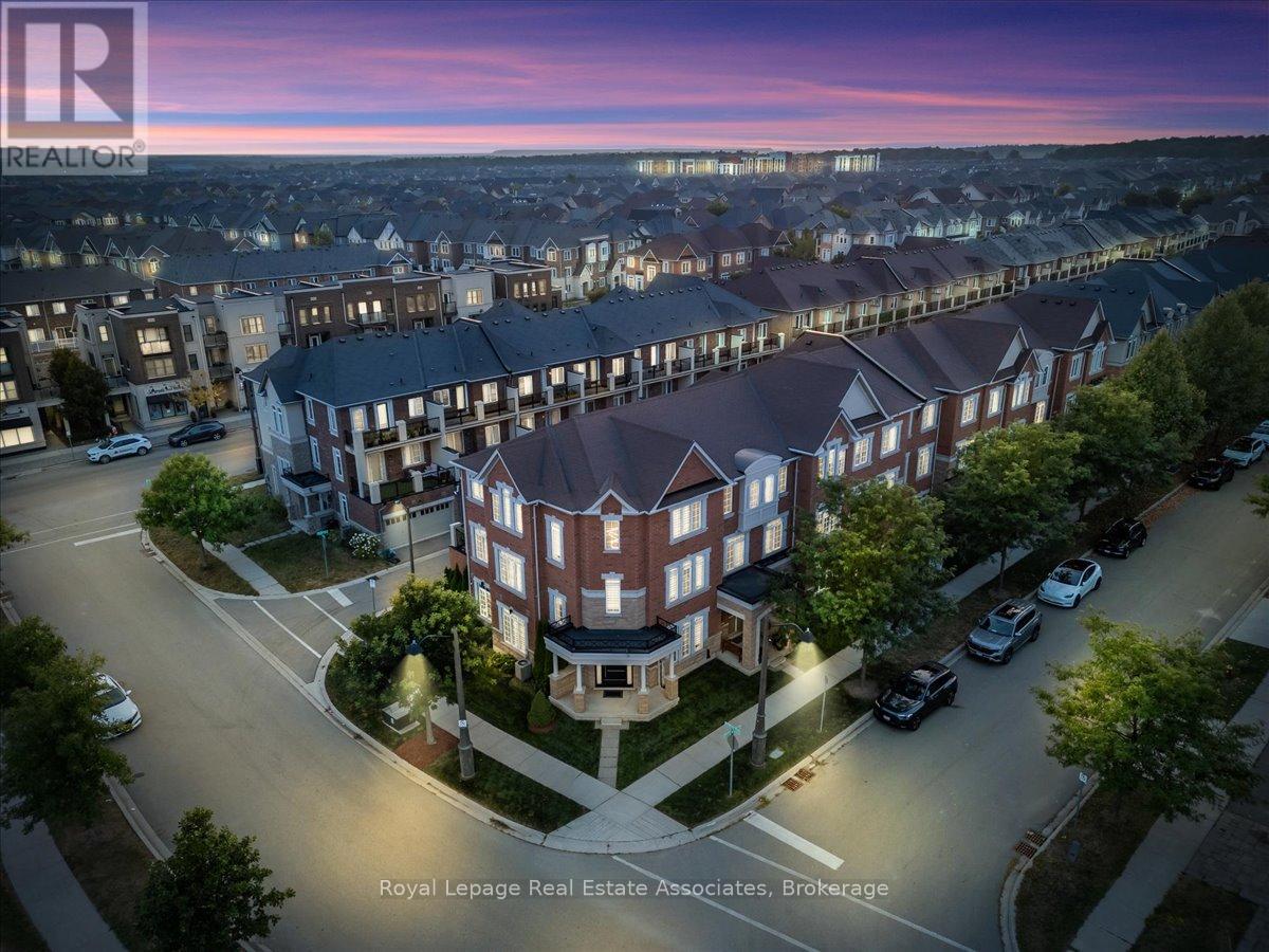 3040 Eberly Woods Dr, Oakville, ON L6M 4L9