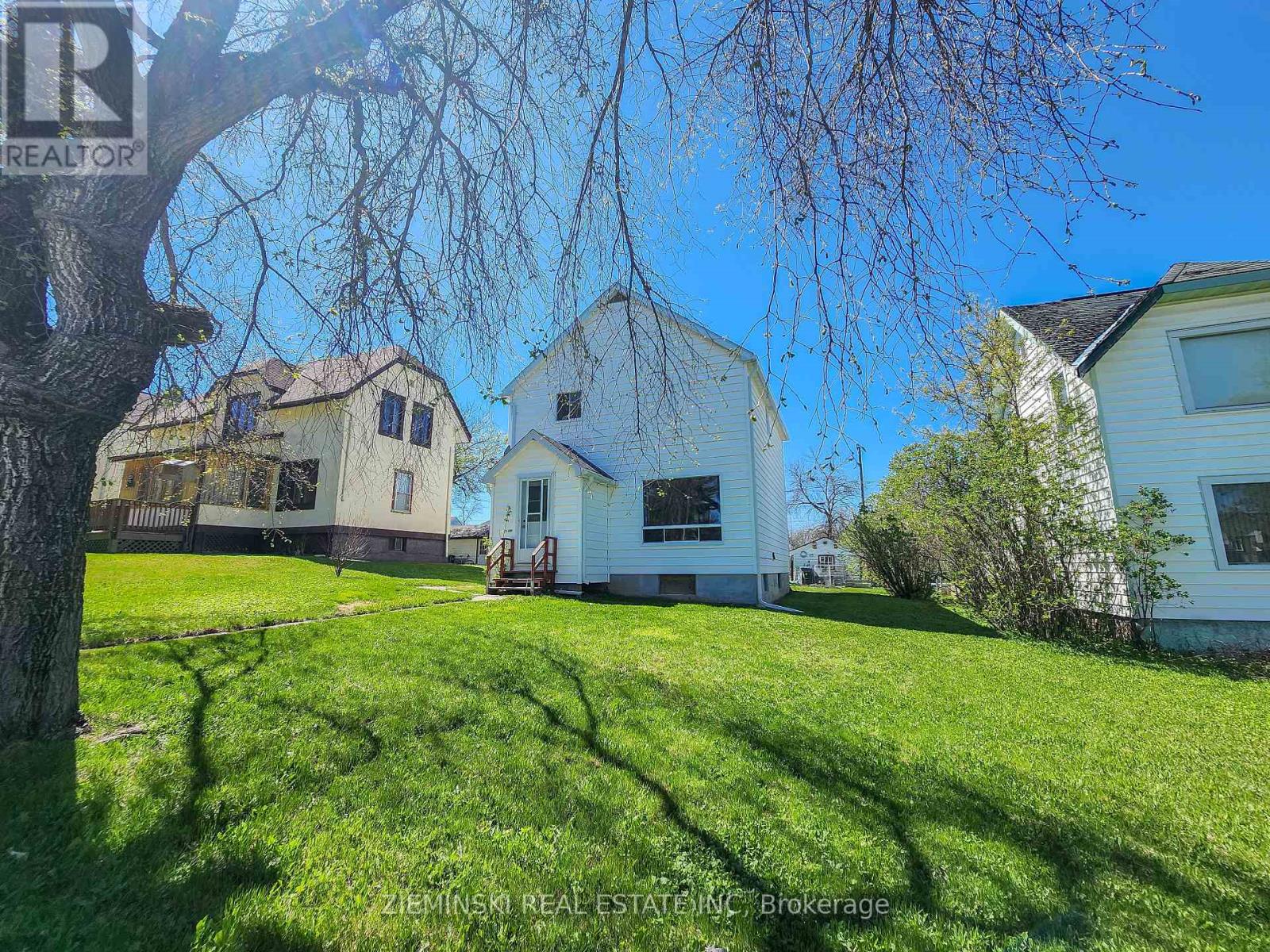 120 Devonshire Ave, Iroquois Falls, ON P0K 1E0