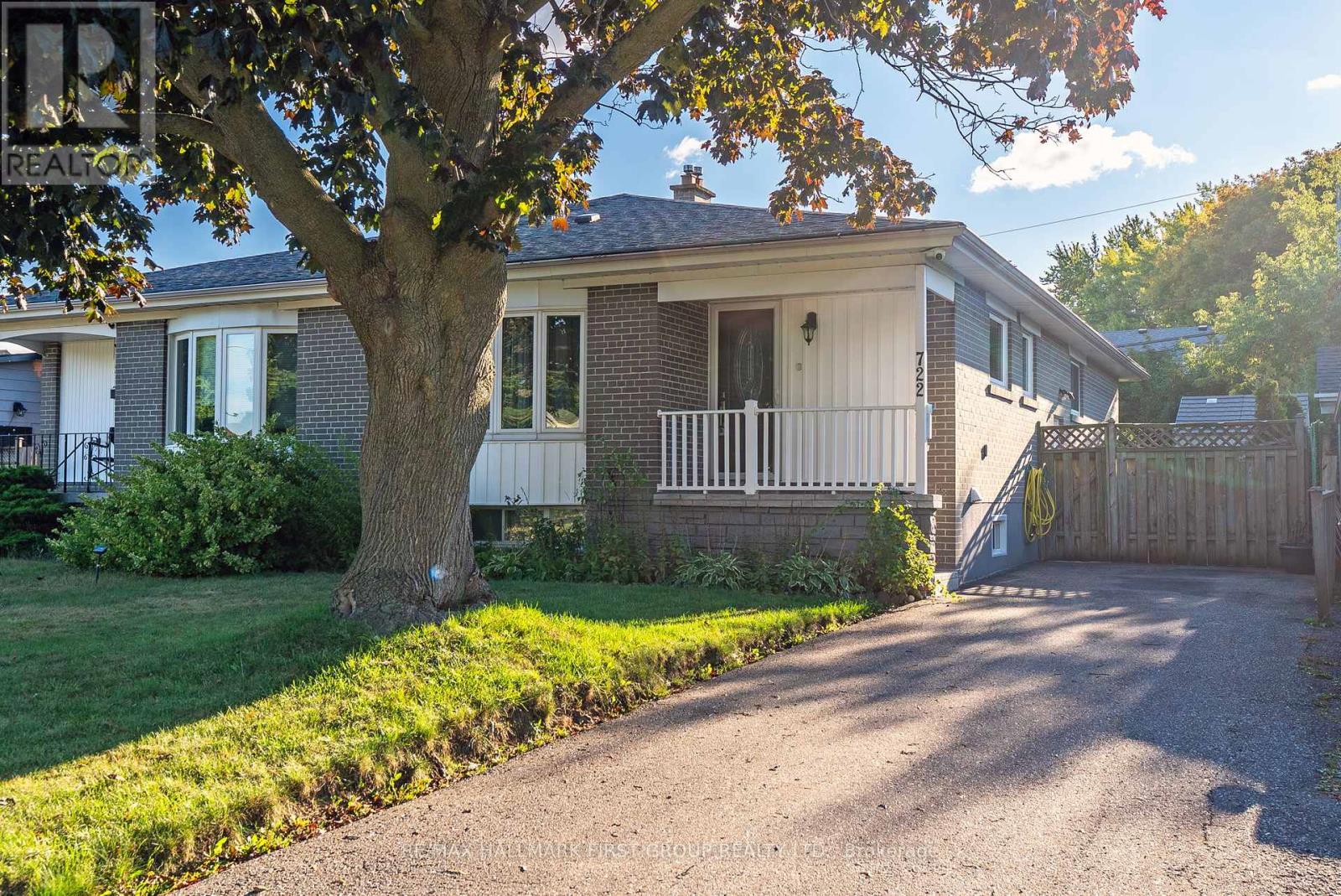 722 Balaton Ave, Pickering, ON L1W 1W4
