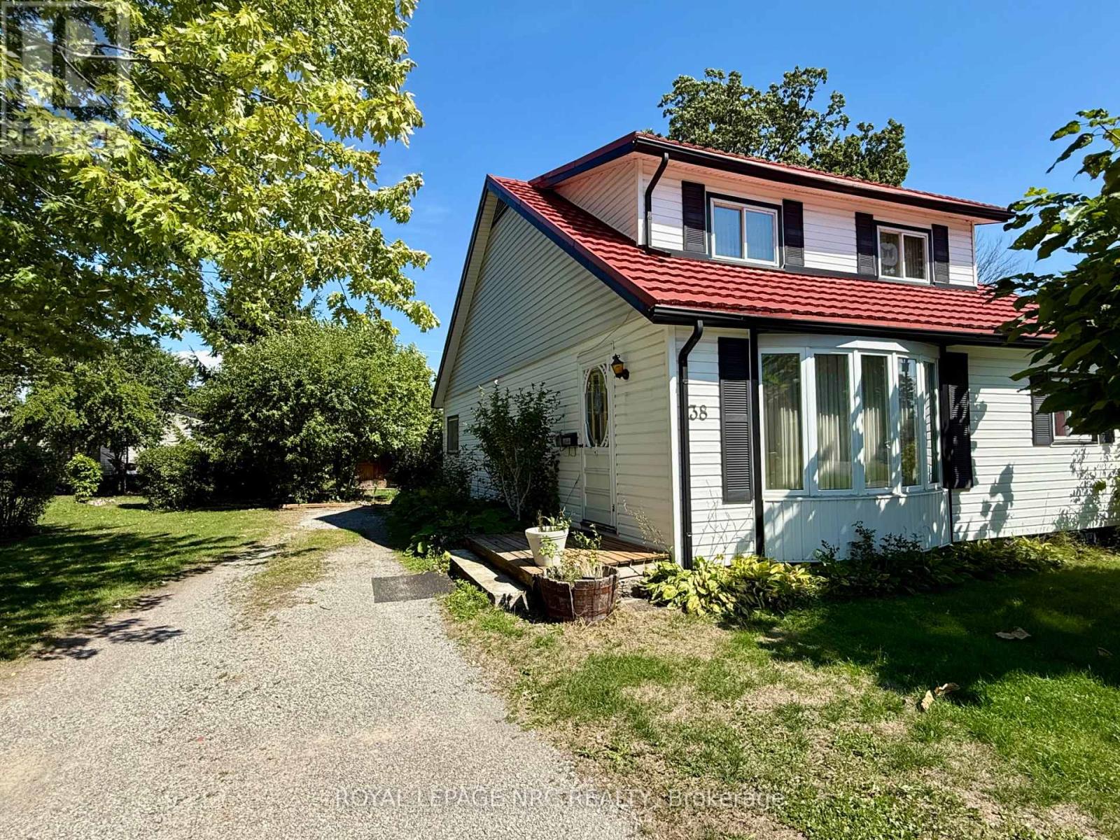 38 Lillian St, Fort Erie, ON L2A 5L8