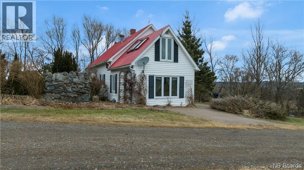 689 Carpenter Bald Hill Rd, Wickham, NB E5T 3W7