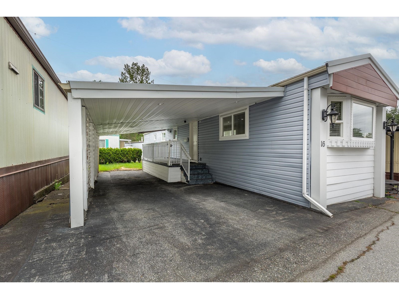 8266 King George Boulevard Unit 16, Surrey, BC V3W 5Y2
